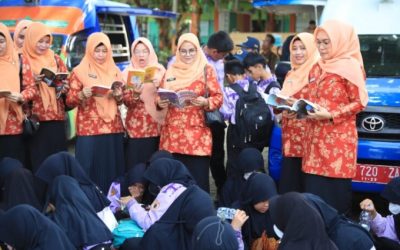 Peringati HUT ke-23, DWP Tanah Bumbu Kampanye Gemar Membaca di SMP Negeri 1 Batulicin
